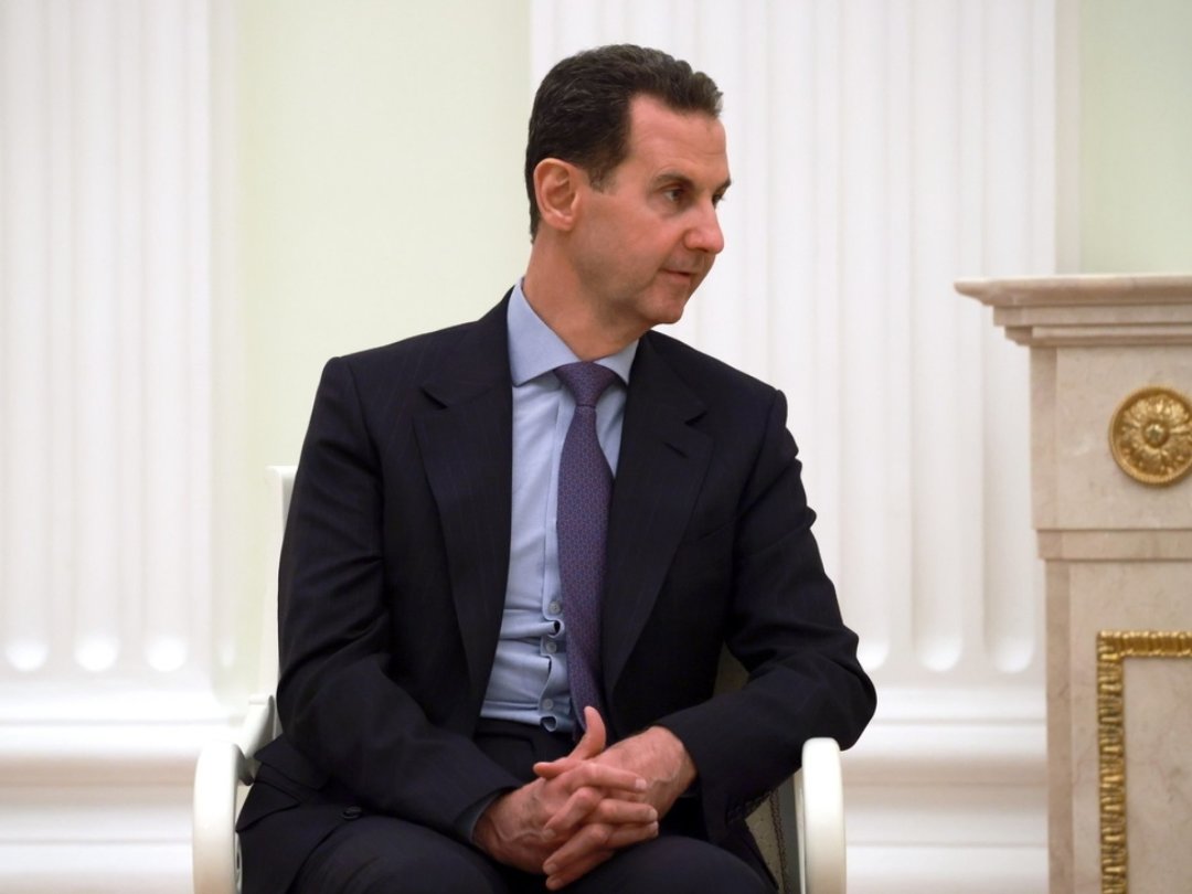 Bashar al-Assad est accusé de complicité de crimes contre l'humanité pour les attaques chimiques perpétrées à l'été 2013 en Syrie.