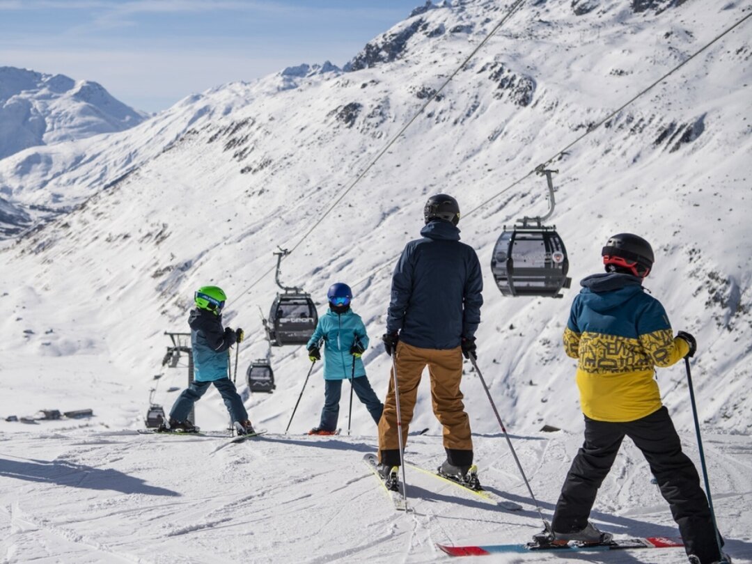 Publiée début janvier, cette étude évalue l'évolution des frais depuis la reprise en 2022 en tenant compte de l'hébergement, location de matériel et forfaits de ski (photo d'illustration).