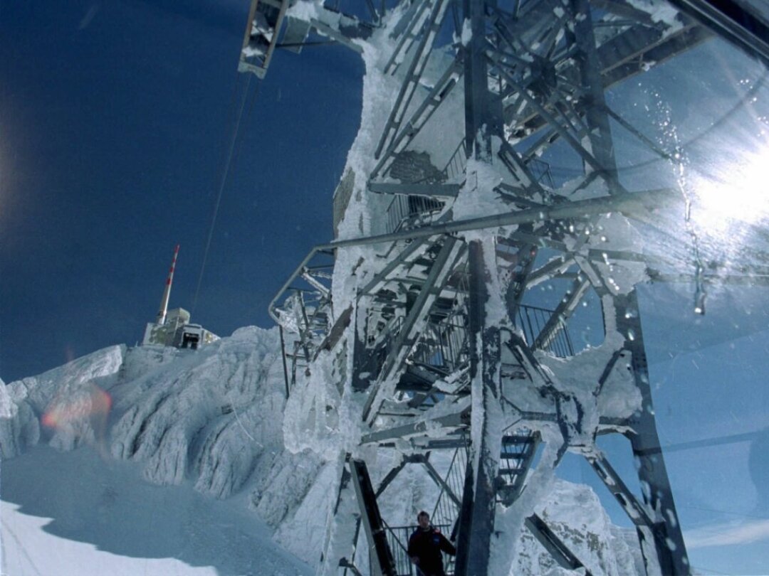 Il y a 25 ans, fin février 1999, on mesurait plus de 8 mètres de neige sur le Säntis. (archives)