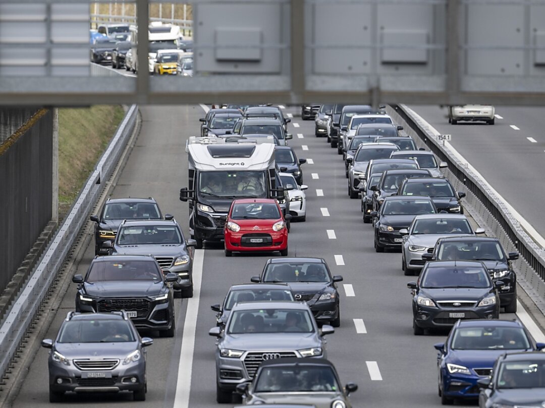 De nouveaux bouchons se sont formés samedi devant le tunnel du Gothard vers le sud. (archives)