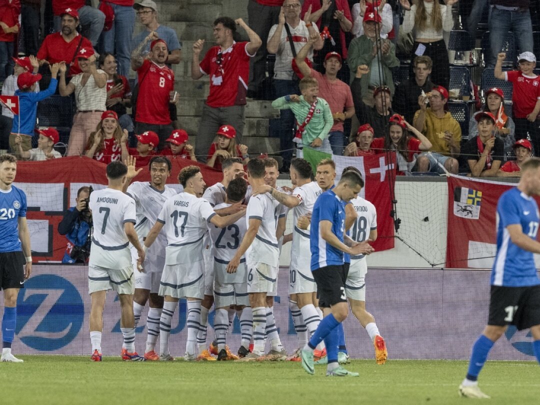Les joueurs suisses réagissent après le but de 3:0 lors du match de football amical entre la Suisse et l’Estonie, à Lucerne.