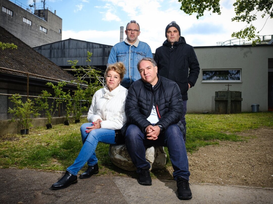 Paulo Machado, Manuel Guerreiro (derrière), Corinne Meier et Jean-Pierre Calzona veulent croire au sauvetage de leur usine.