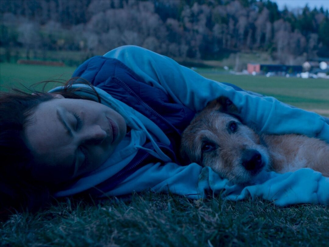 Laetitia Dosch avec le chien «Cosmos», ici lors du tournage à Gimel.