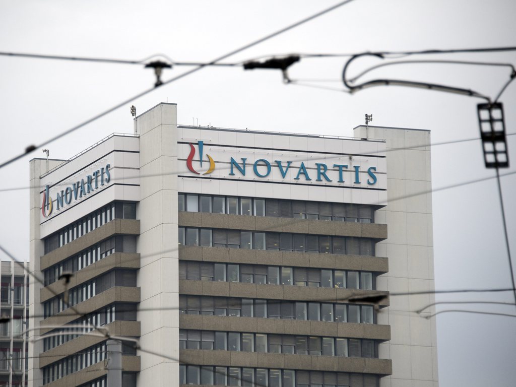 Gebaeude der Novartis auf dem Novartis Campus in Basel am Dienstag, 25. Oktober 2011.  (KEYSTONE/Georgios Kefalas)....Novartis building on the Novartis Campus in Basel, Switzerland, Tuesday, Oct. 25, 2011. Swiss pharmaceutical giant Novartis AG posted a 7 percent increase in third-quarter net profit Tuesday as it announced 2,000 job cuts in an effort to save US dollar 200 million annually. Novartis said it earned US dollar 2.49 billion during the period, up from US dollar 2.32 billion last year.  (KEYSTONE/Georgios Kefalas)