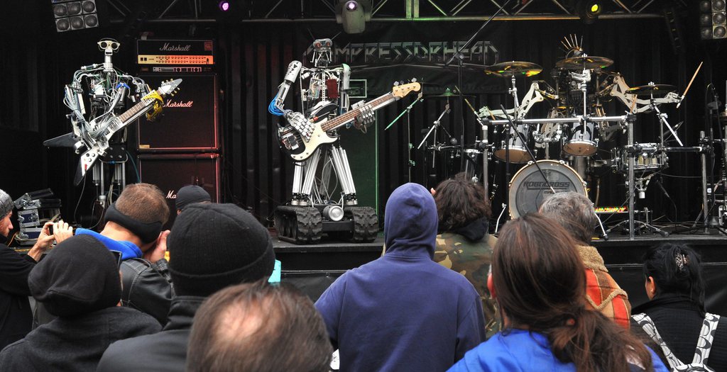 Les trois robots-musiciens de Compressorhead ont fait fort mardi à New York!