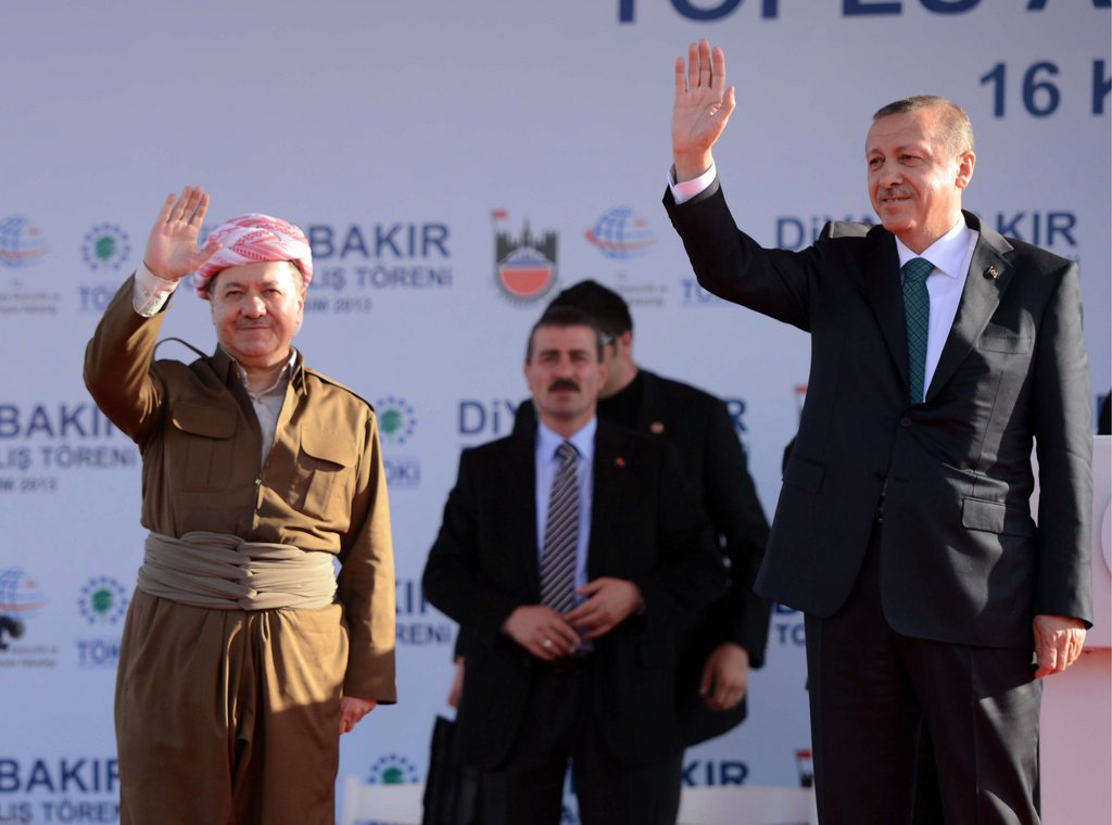 Le Premier ministre turc Recep Tayyip Erdogan (à droite) a accueilli le président du Kurdistan irakien Massoud Barzani pour une visite historique à Diyarbakir ce samedi 16 novembre. 