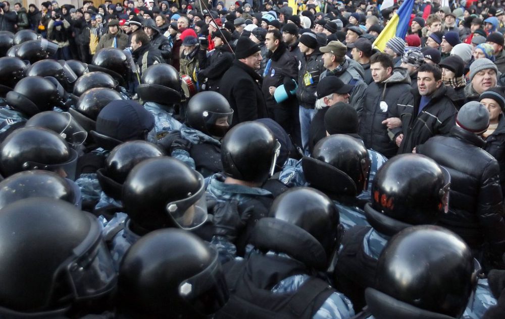 "L'Ukraine n'a pas besoin de vous. L'Ukraine a besoin de stabilité", a déclaré un député partisan du pouvoir à l'opposition.