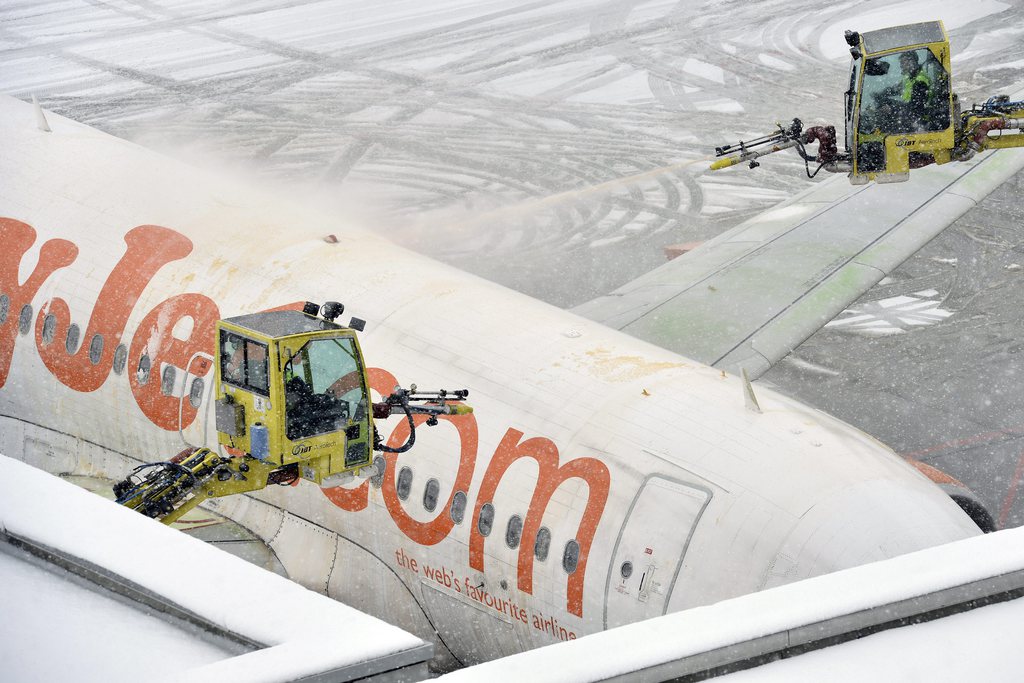 La situation est rentrée dans l'ordre à l'Aéroport de Genève-Cointrin. Les seuls retards sont dus aux opérations normales de dégivrage (photo d'illustration) ce mardi matin 17 décembre. 