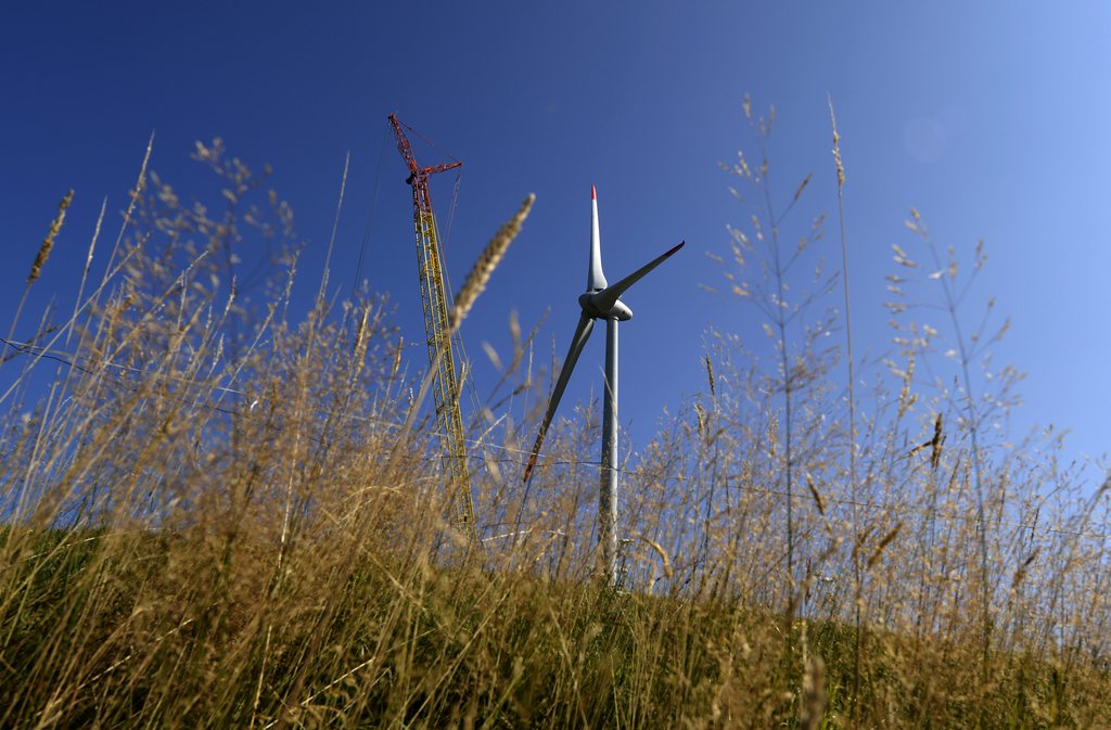 Lausanne met à l'enquête son projet de parc éolien EolJorat Sud. La ville veut construire huit éoliennes dans les bois du Jorat. 