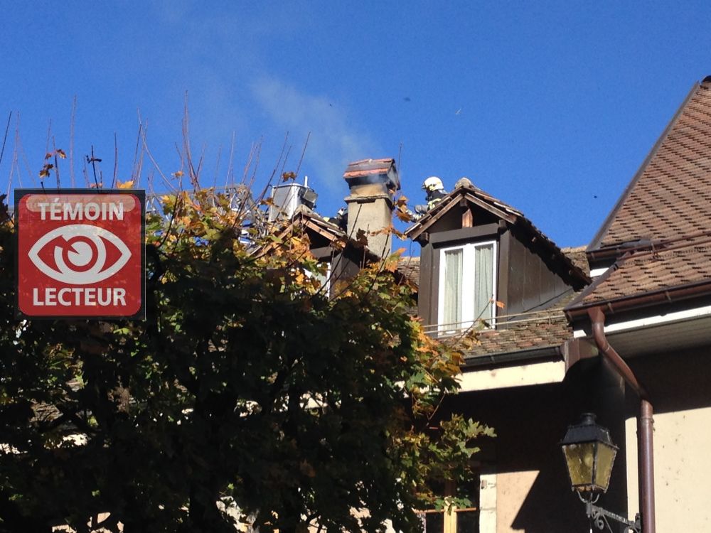 Un important dégagement de fumée s'est produit ce lundi vers 12h30 à la rue de la Colombière à Nyon. Les pompiers ont rapidement pu déboucher le conduit. 