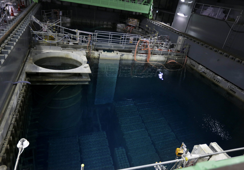 L'opération de retrait des 1533 assemblages de combustible de la piscine du réacteur 4 est très délicate. 