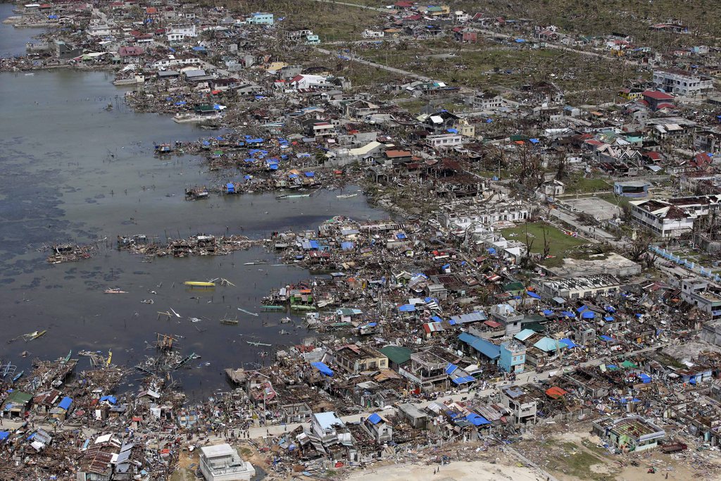 Le port de pêche de Guiuan, où le typhon Haiyan a frappé les Philippines en premier vendredi, est en ruines. 