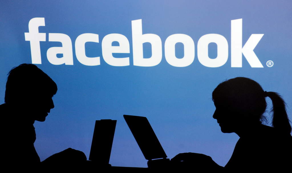 Facebook est née le 4 février 2004 dans une chambre de l'Université d'Harvard (USA). C'est aujourd'hui le premier réseau social mondial, avec plus d'un milliard d'utilisateurs.