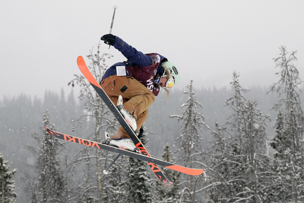 La Valaisanne Camillia Berra, ici à Frisco au Colorado, tentera de se hisser en finale du ski slopestyle ce mardi matin.