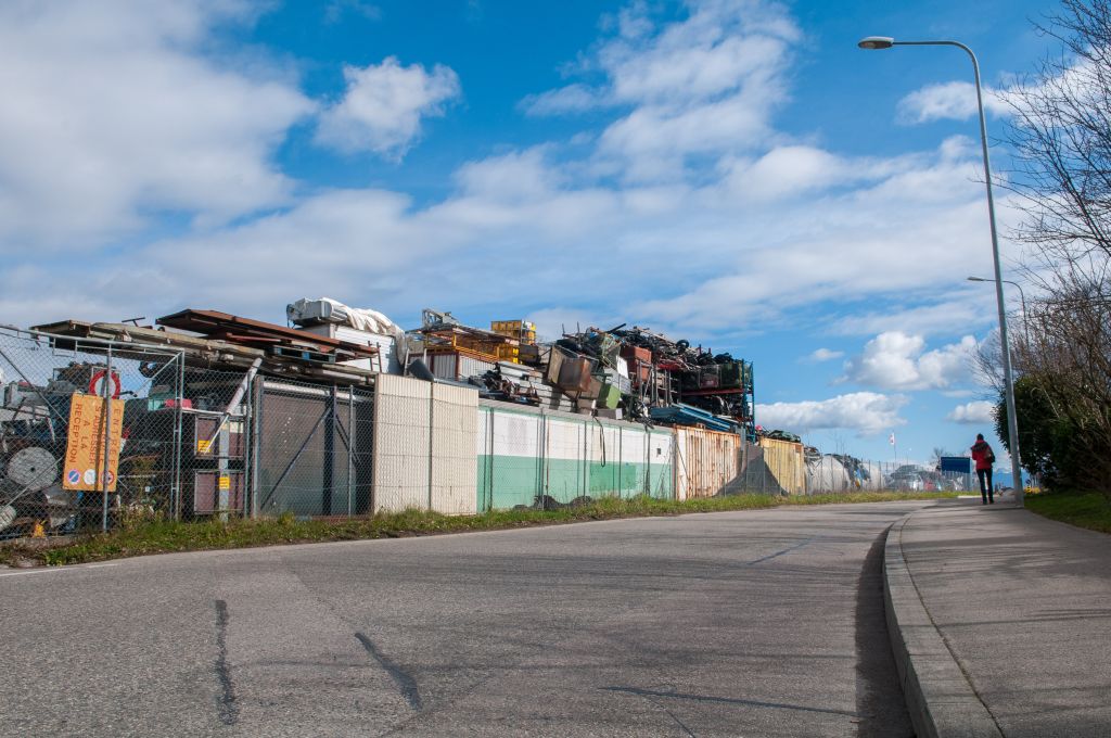 Le dépôt de Vincent Lude, route du Stand, agace les riverains de ce site.