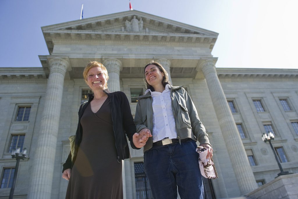 Maria von Kaenel et sa partenaire, Martina Scheibling étaient allées jusqu'au Tribunal fédéral pour faire valoir leur droit à l'adoption. C'était en 2009. En 2014, le Parlement pourrait édicter une loi sur le sujet.