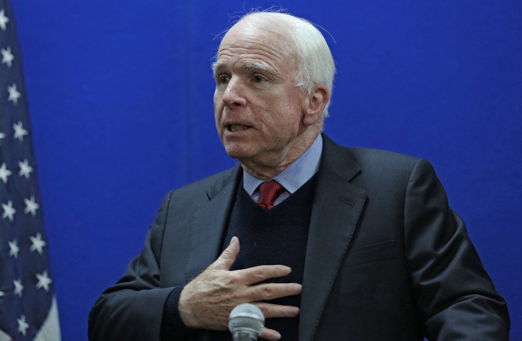 John McCain demande à ce que l'Ukraine soit armée pour empêcher une invasion russe dans l'est du pays.