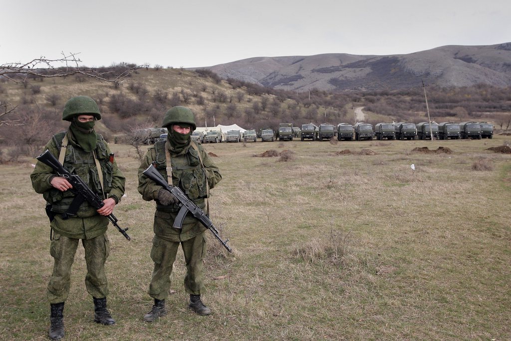 En Crimée, séparatistes et troupes russes continuent à renforcer leur contrôle de la péninsule ukrainienne.