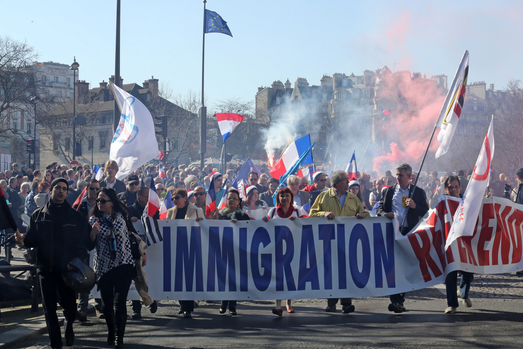 A Paris, quelques centaines de personnes ont manifesté contre l'immigration en France. 