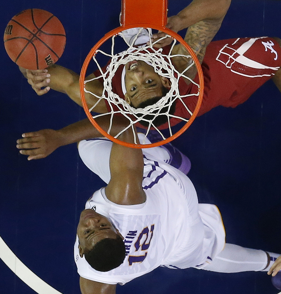 Les basketteurs universitaires américains sont des stars avant même d'entrer dans la sacro-sainte NBA. Leur championnat attire des dizaines de milliers de spectateurs et des millions de téléspectateurs.