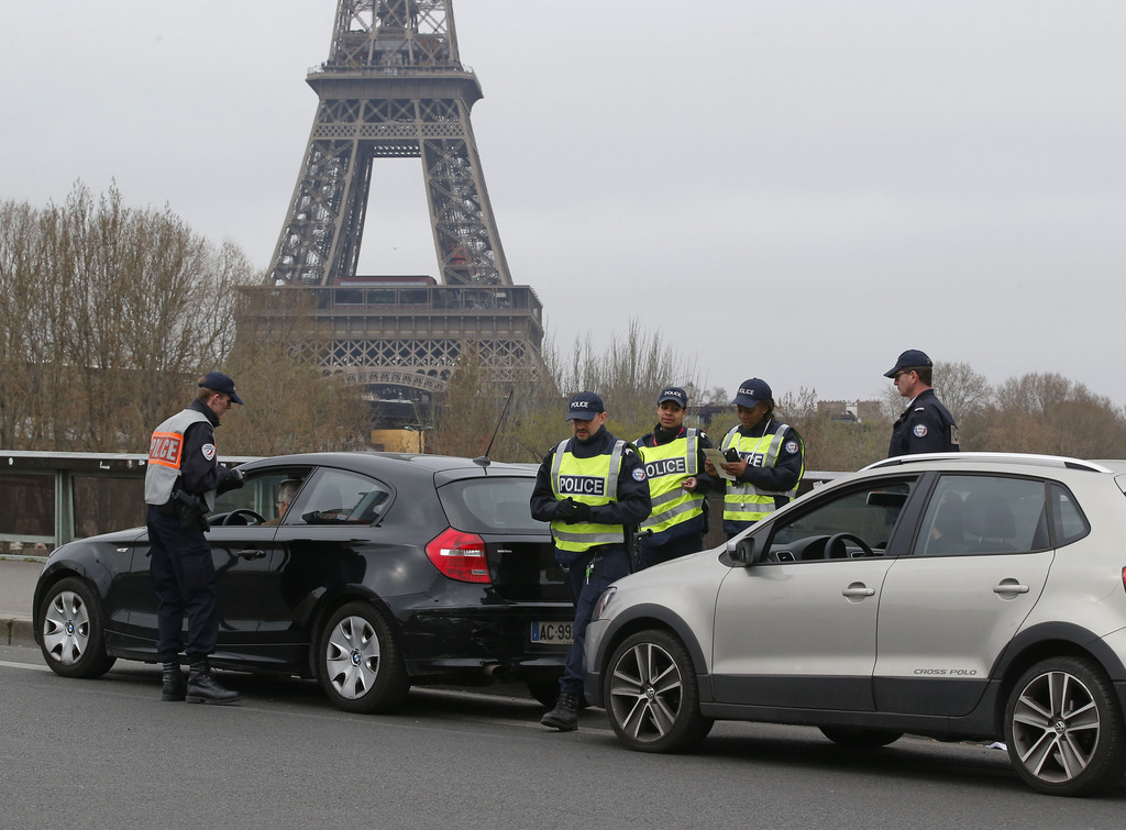Pour veiller au respect de la circulation alternée, quelque 700 policiers sont mobilisés à Paris. Combien à Genève?