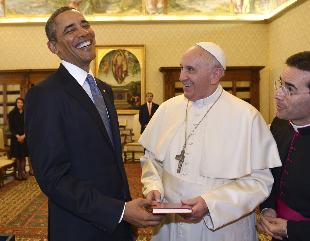 Le pape François n'a pas encore officiellement répondu à Obama. Mais les deux hommes semblent avoir passé un bon moment d'échanges.