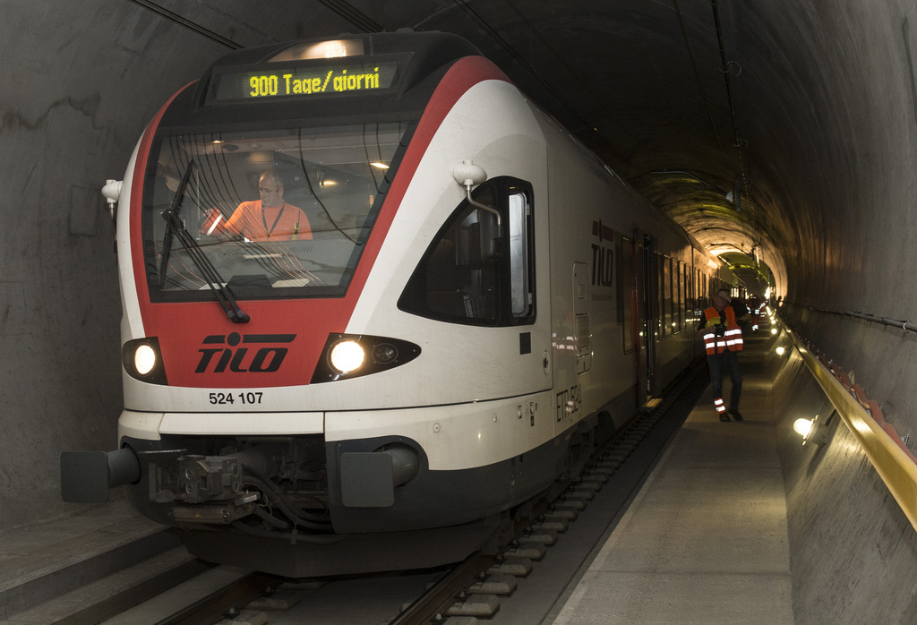 La nouvelle ligne ferroviaire à travers les Alpes ne remplacera pas l'ancienne.