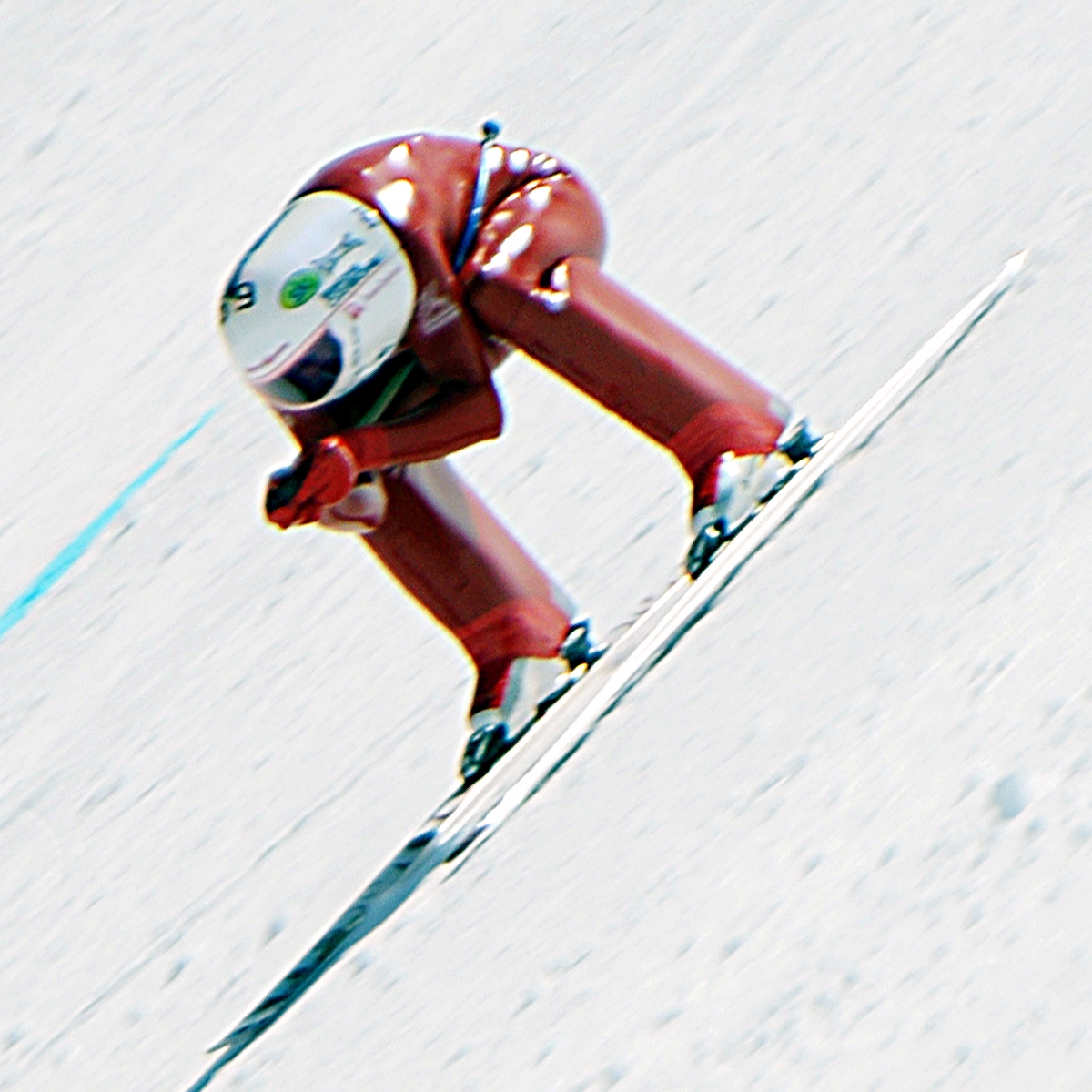 Simone Origone a dépassé les 252 km/h à skis sur la piste de Vars, dans les Hautes-Alpes. Vertigineux!