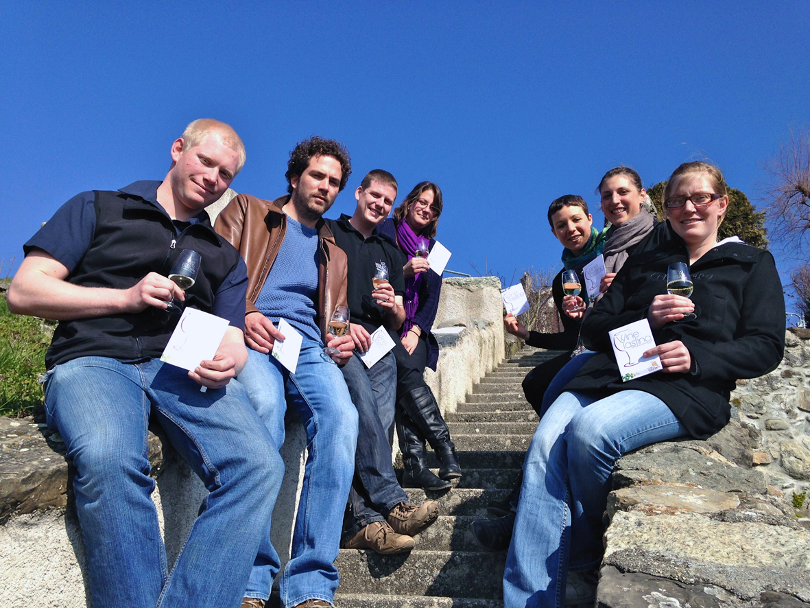 Les jeunes membres de l'associations Vins de Morges: (de g. à dr.) Tristan Perey, Laurent Bally, Cyril Martin, Solange Perey, Catherine Cruchon, Chantal Duruz et Lucie Perey.