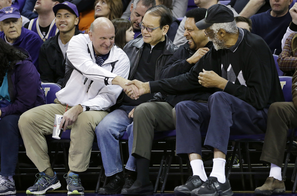 Steve Ballmer, à gauche, offre 2 milliards de dollars pour racheter les Clippers. La femme de Sterling lui aurait donné son accord.