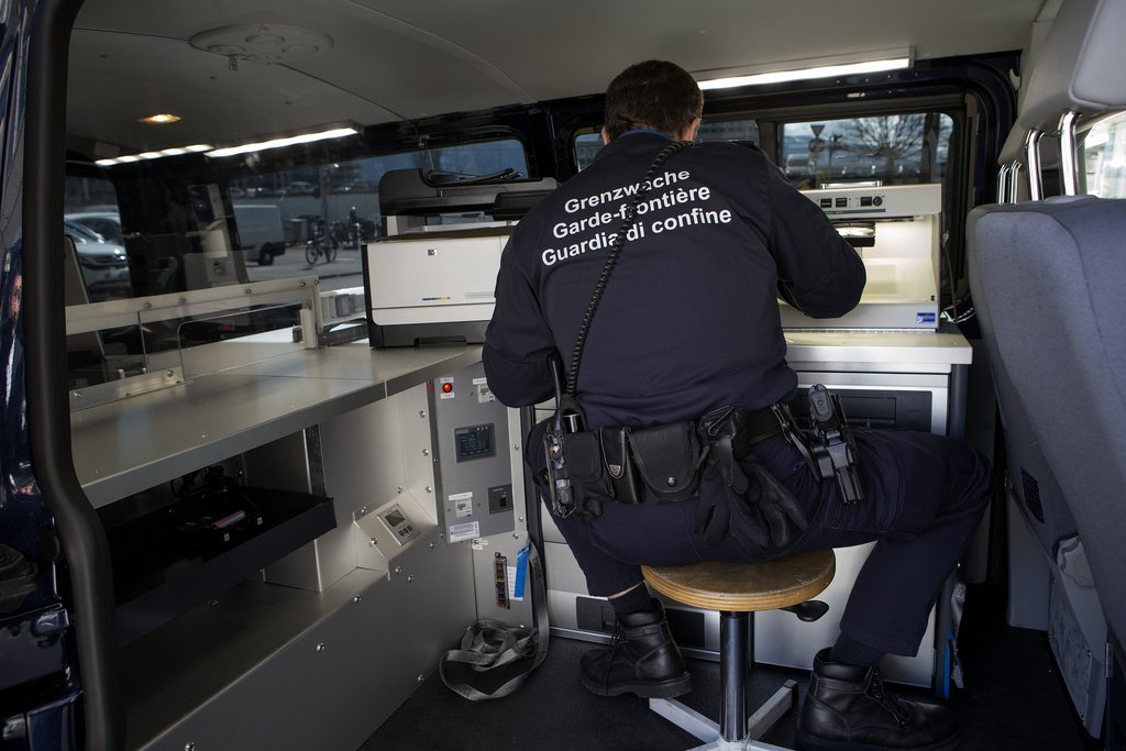 La Suisse doit participer au Fonds pour la sécurité intérieure (FSI) de l'espace Schengen. Sous réserve de l'aval du Parlement, le Conseil fédéral a accepté vendredi la reprise d'un règlement de l'Union européenne.