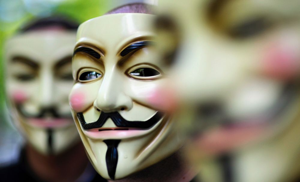 Anonymous est coutumier de ce genre de cyberattaques. Le groupe s'en prend fréquemment à des gouvernements ou des compagnies.