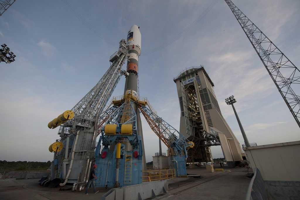 Deux satellites supplémentaires seront ensuite lancés fin 2014. 