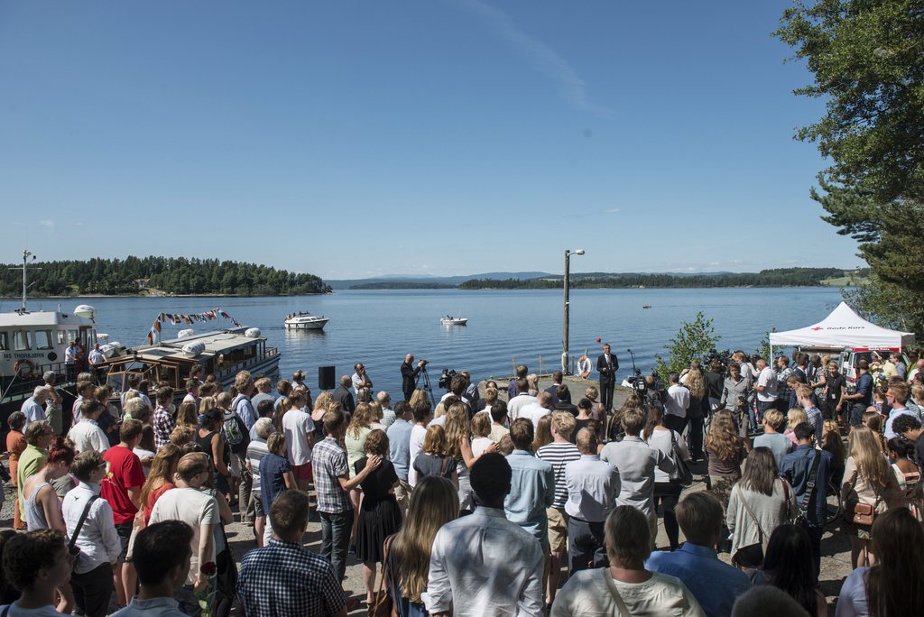 epa03797374 Norwegian Prime Minister Jens Stoltenberg (C) speaks during a wreath laying ceremony in Utvika, Norway, opposite ot the Utoya island (in background L), on 22 July 2013 as the country marks the second anniversary of the twin Oslo-Utoeya massacre by self confessed killer Anders Behring Breivik. Right-wing extremist Anders Behring Breivik was sentenced to 21 years in prison in August 2012 for the bomb and shooting attacks in 2011 in Oslo and at a political youth camp near the capital. It was the worst acts of violence in Norway since World War II.  EPA/ALEKSANDER ANDERSEN NORWAY OUT