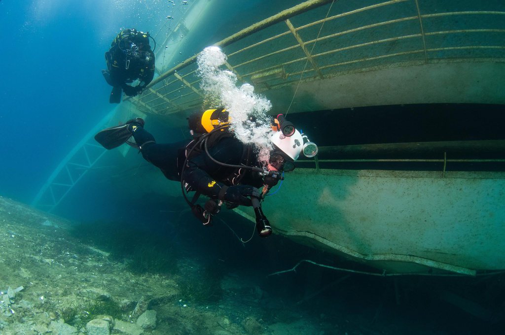 epa04297018 A picture released by the Italian Carabinieri on 03 July 2014 shows Carabinieri divers inspecting the inside of the Costa Concordia cruise ship, at Giglio Island, Italy, in 2012. The Costa Concordia hit a reef and partly capsized on 13 January 2012, after being steered dangerously close to Giglio, in an alleged stunt by captain Francesco Schettino. Thirty-two of the 4,229 people onboard were killed.  EPA/CARABINIERI PRESS OFFICE / HANDOUT  HANDOUT EDITORIAL USE ONLY/NO SALES