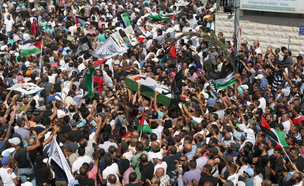 Des milliers de Palestiniens se sont rendus aux funérailles du Palestinien de 16 ans assassiné mercredi.