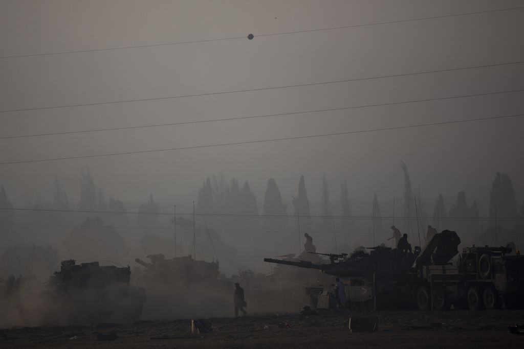 Un haut responsable israélien a affirmé que l'armée était prête à toutes les options, y compris à une offensive terrestre.