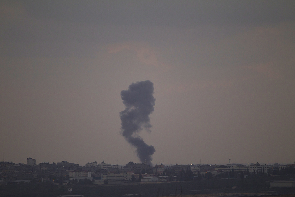 De nouveaux raids israéliens dans la bande de Gaza dans la nuit de mardi à mercredi ont coûté la vie à au moins cinq personnes.
