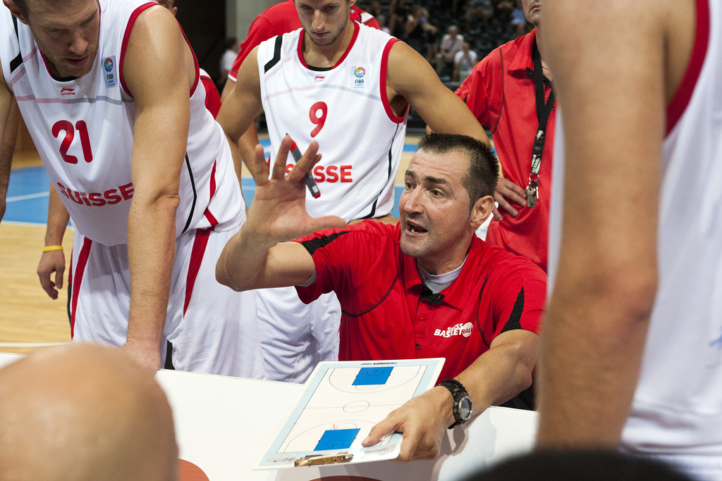 Petar Aleksic, entouré par son équipe.