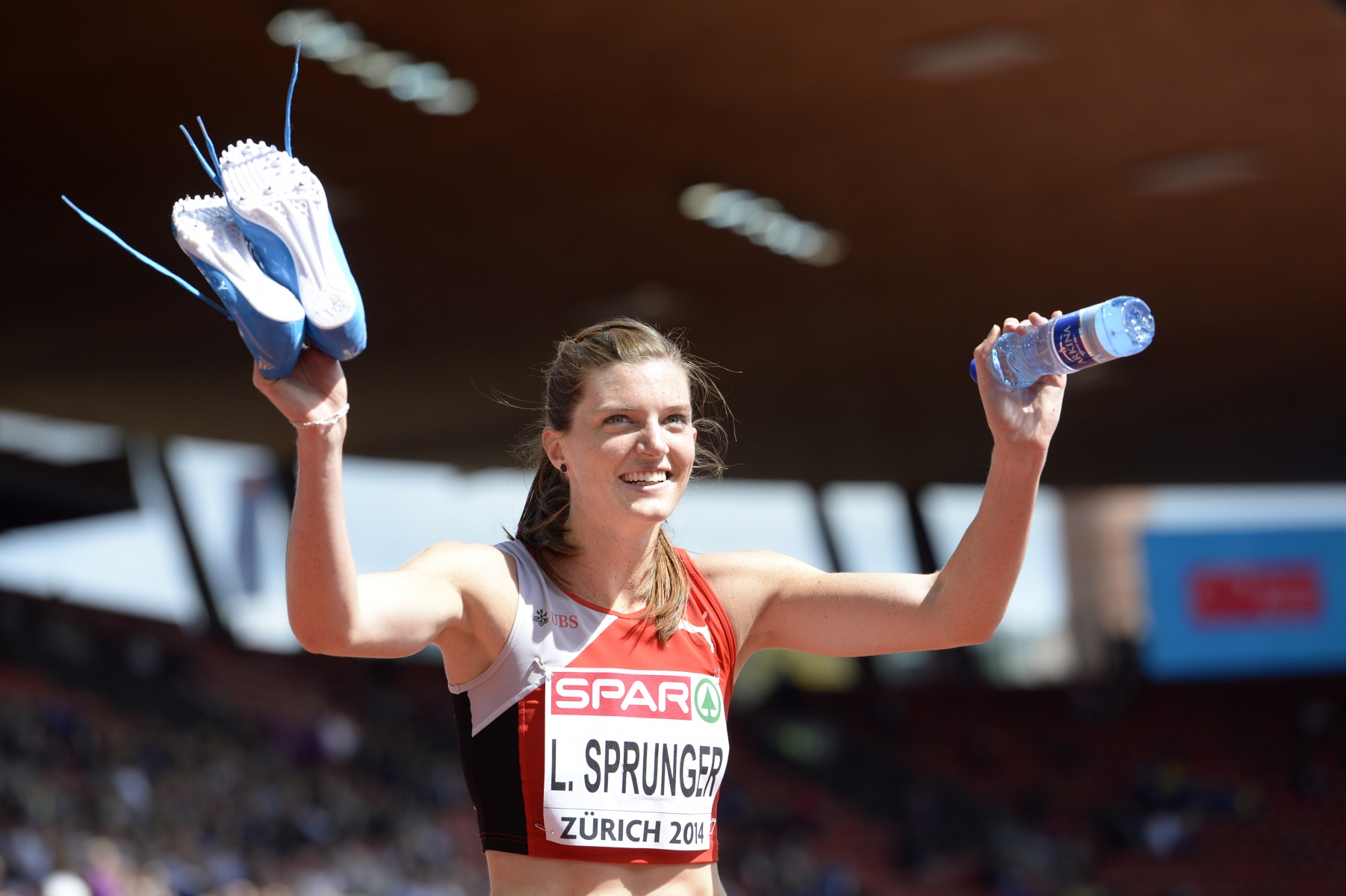 Lea Sprunger contente après son 200 m.