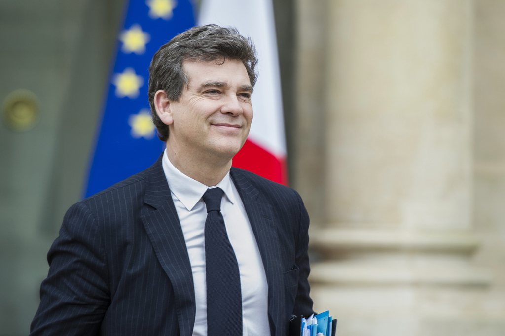 epa04367188 (FILE) A file picture dated 23 December 2013 shows then French Minister for Industrial Renewal and Food Industry, Arnaud Montebourg, as he leaves a French cabinet meeting at the Elysee Palace, in Paris, France. French Prime Minister Manuel Valls submitted the resignation of the French government 25 August 2014 and is reappointed by President Francois Hollande to form a new administration after fallout between Valls and Economy Minister Arnaud Montebourg over economic policy.  EPA/ETIENNE LAURENT
