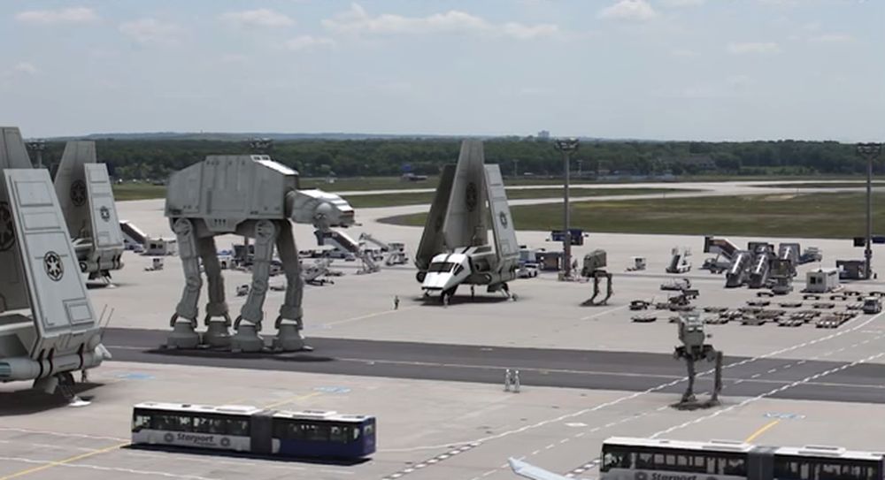 Un petit aperçu de l'aéroport de Francfort s'il était envahi par Star Wars.