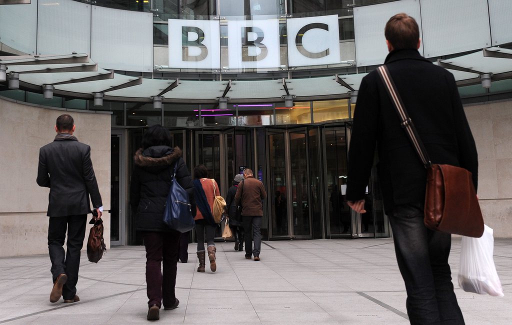 La BBC, premier groupe audiovisuel public au monde, a annoncé jeudi la suppression de 415 emplois dans le secteur de l'information.
