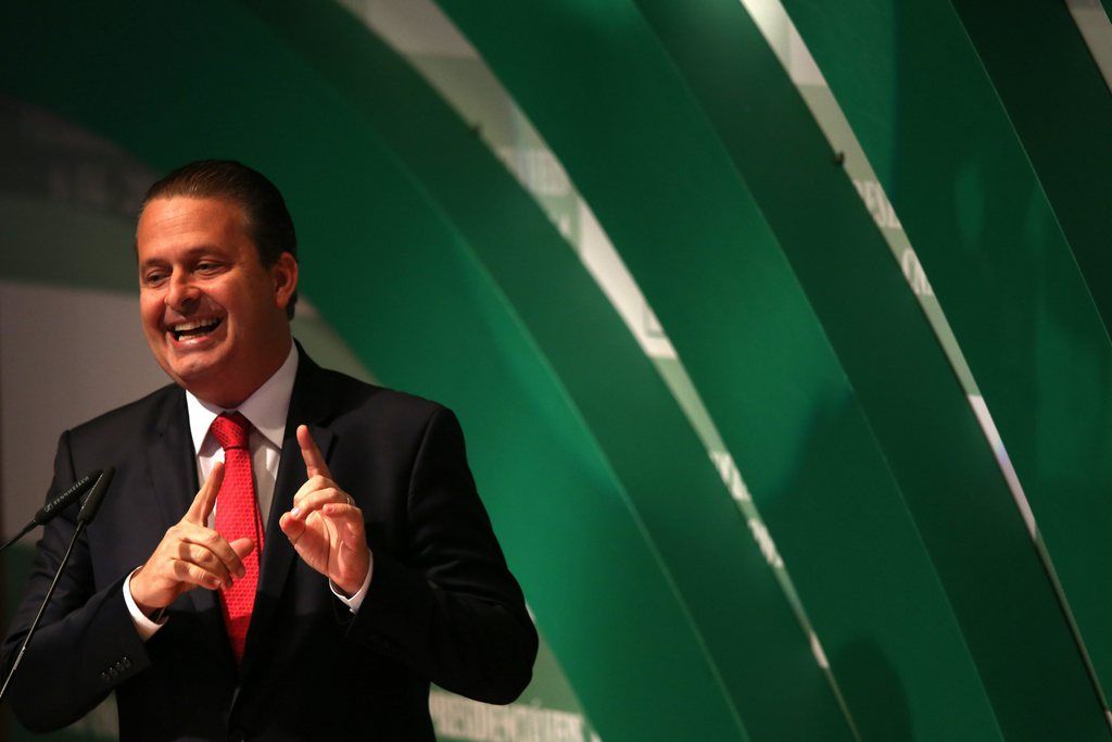 epa04343254 Brazilian presidential candidate socialist Eduardo Campos talks during a meeting of the main presidential candidates in Brazil for next October elections with representants of the Agriculture National Confederation (CNA) in Brasilia, Brazil, on 06 August 2014. Along with Rousseff, participate in the meeting Social Democracia Brasilena Party (PSDB) leader, Aecio Neves, and Brazilian socialist Eduardo Campos.  EPA/Fernando BizerraJr.