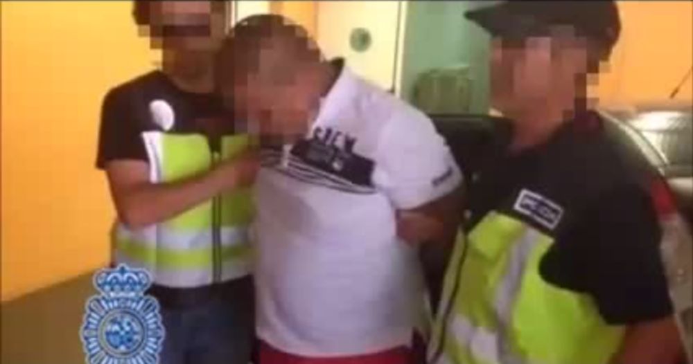 La police espagnole a annoncé l'arrestation dans la région d'Alicante d'un homme de 40 ans identifié comme le chef de la branche militaire d'un cartel de la drogue colombien. L'individu, connu sous le sobriquet de "Raton" (rat en espagnol), dirigeait un réseau de plus de 200 personnes.