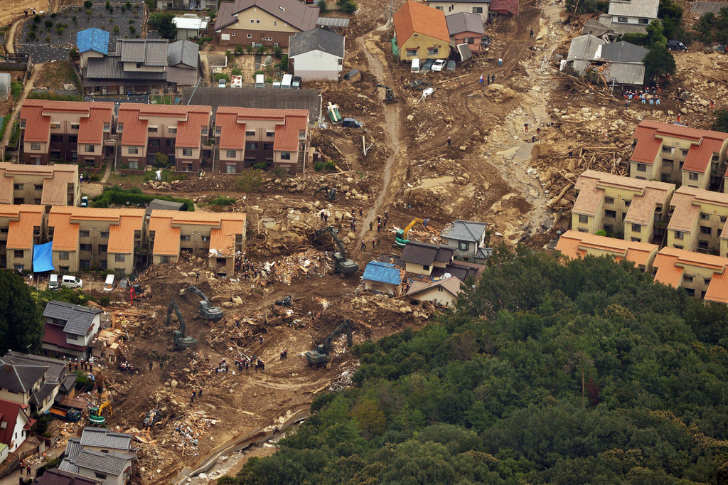 Les glissements de terrain survenus il y a près d'une semaine à Hiroshima ont fait au moins 60 morts, selon le nouveau bilan provisoire.