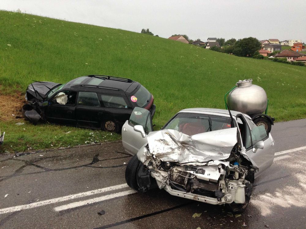 Un sérieux accident frontal a eu lieu mardi matin à Villargiroud dans le canton de Fribourg.
