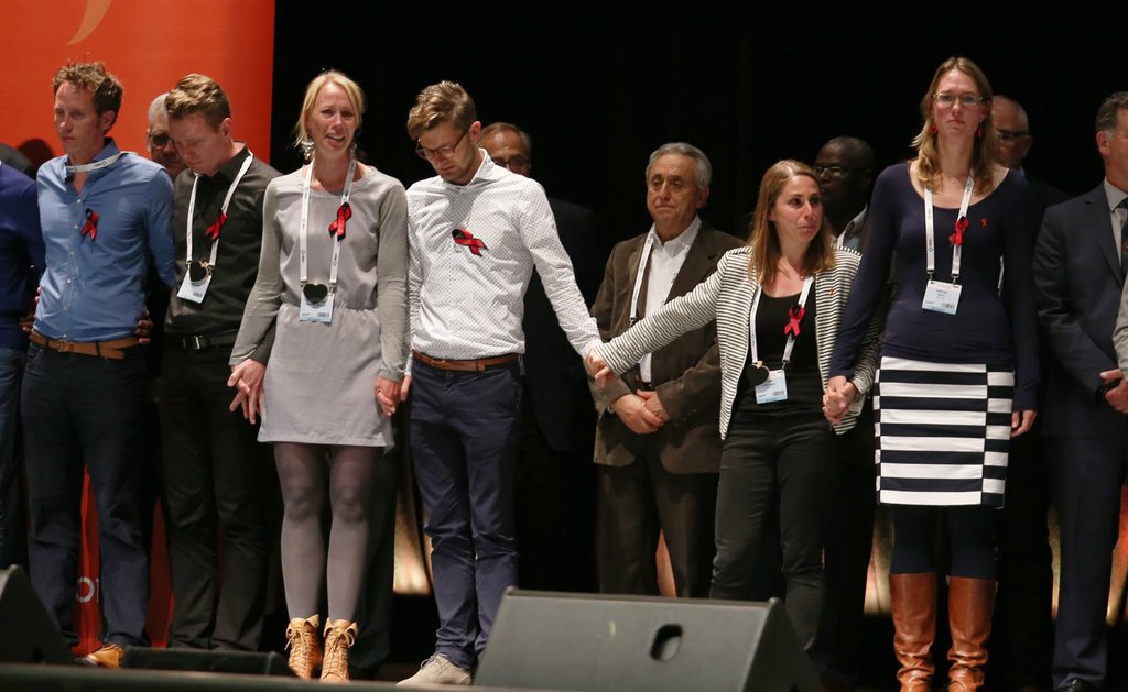 La conférence internationale sur le sida s'est ouverte dimanche en Australie par un hommage rendu aux spécialistes morts dans le crash du MH17.