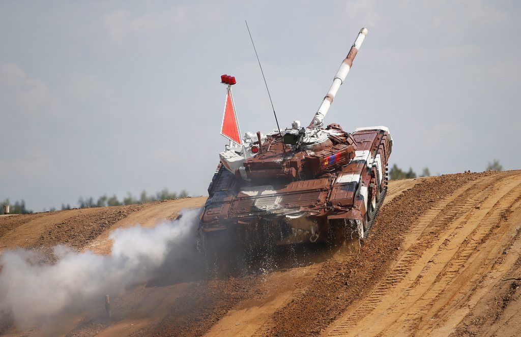 epa04340726 The tank of team Mongolia competes during the Tank Biathlon World Championship 2014 in Alabino outside Moscow, Russia, 04 August 2014. Teams from 12 countries compete at the event in the disciplines Driving and Shooting.  EPA/YURI KOCHETKOV