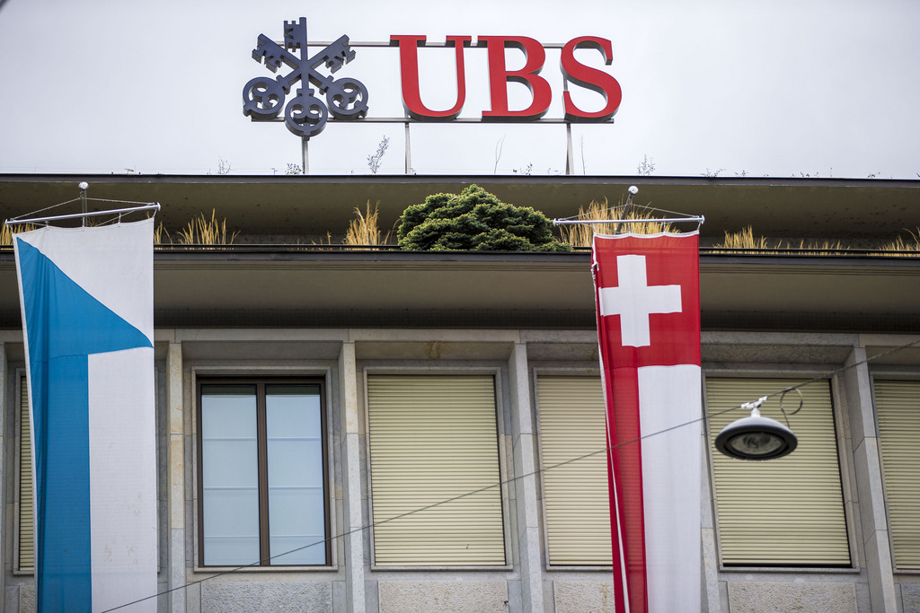 Un ancien conseiller en placements de l'UBS risque 5 ans de prison pour détournement de fonds, gestion déloyale, faux dans les titres et d'autres délits. L'homme a passé mercredi devant le Tribunal de district de Zurich. 